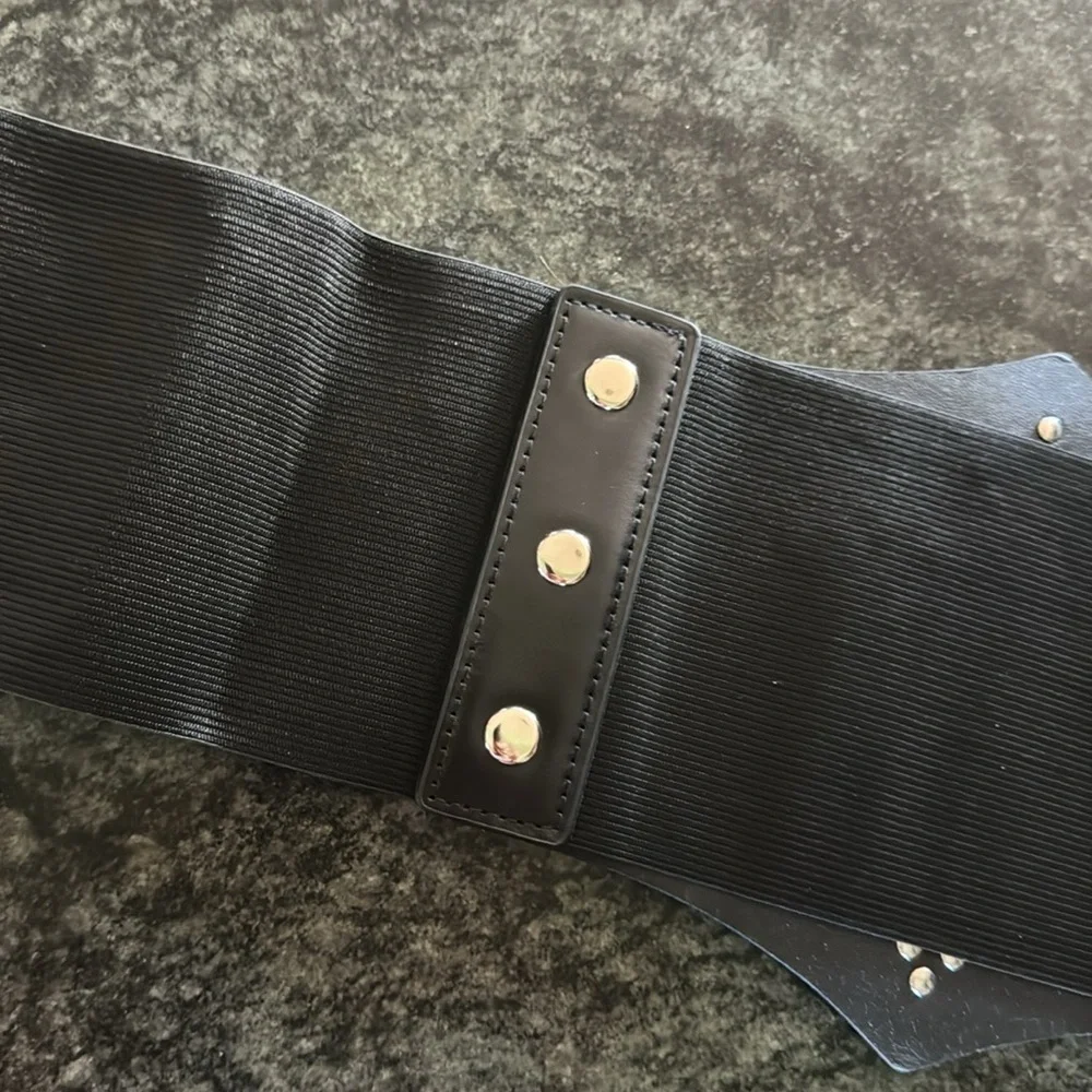 Rhinestone cross stretch belt